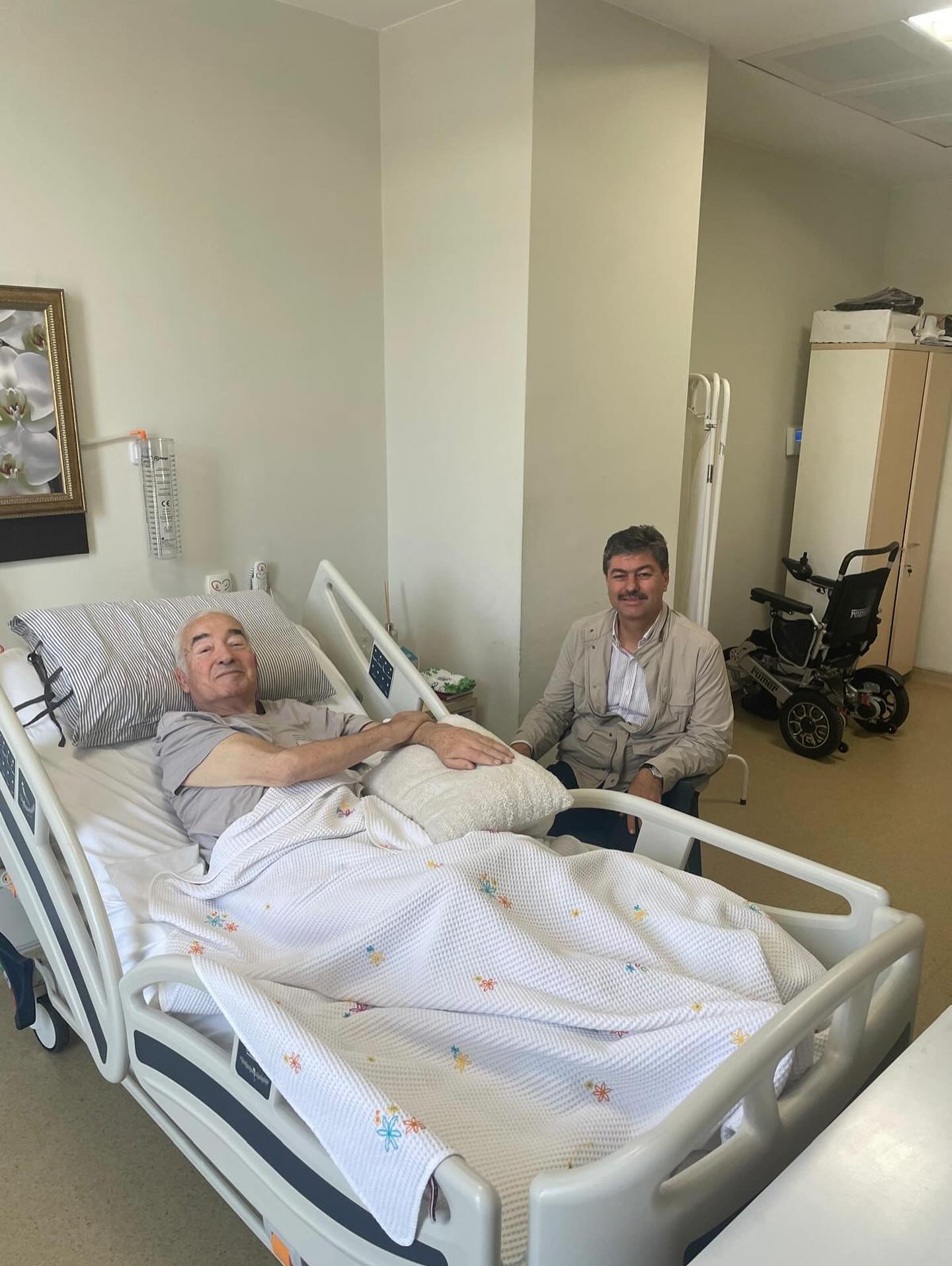 İstanbul esnaf ve sanatkârlar odaları birliği başkanımız Faik YILMAZ’ ı tedavi gördüğü hastanede ziyaret etti