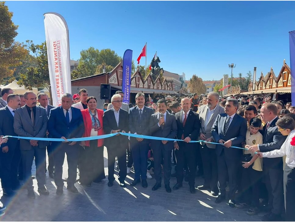 Kırşehir’de 38. Ahilik Haftası Coşkusu: Ahi Kitap Fuarı Kapılarını Açtı