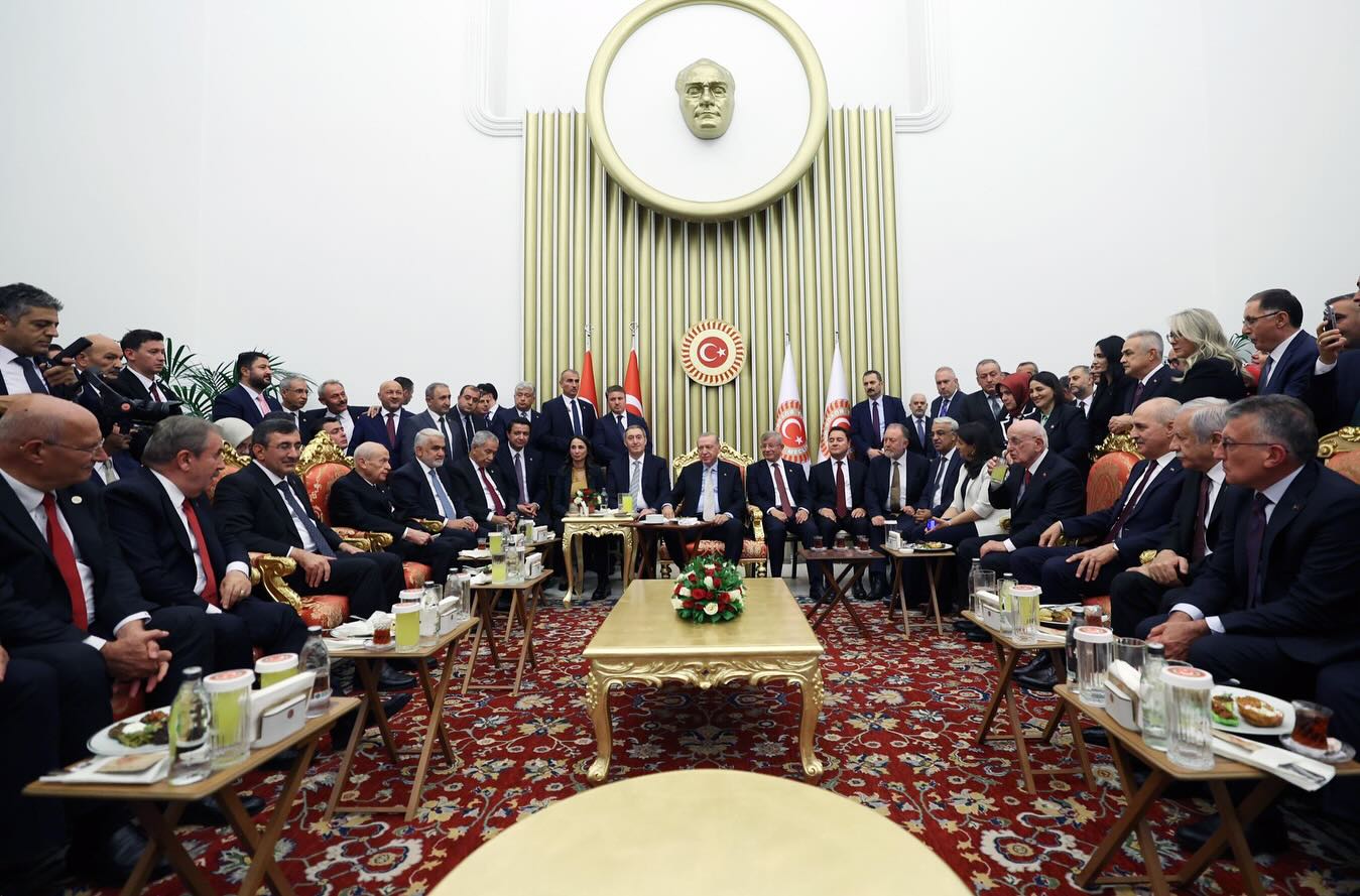 TBMM’de yeni yasama yılı birlik ve beraberlik mesajlarıyla başladı