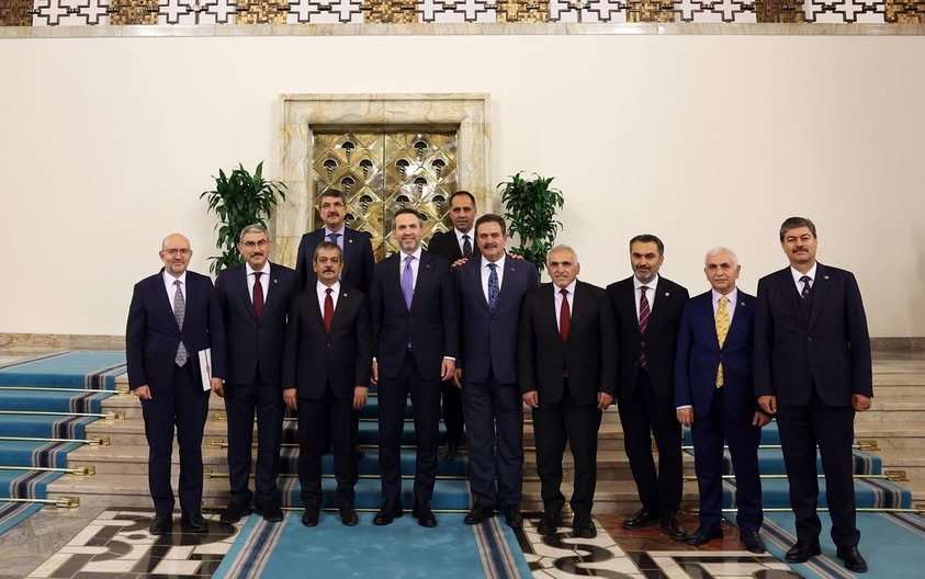 Milletvekilleri, Enerji ve Tabii Kaynaklar Bakanı Alparslan Bayraktar ile Bir Araya Geldi