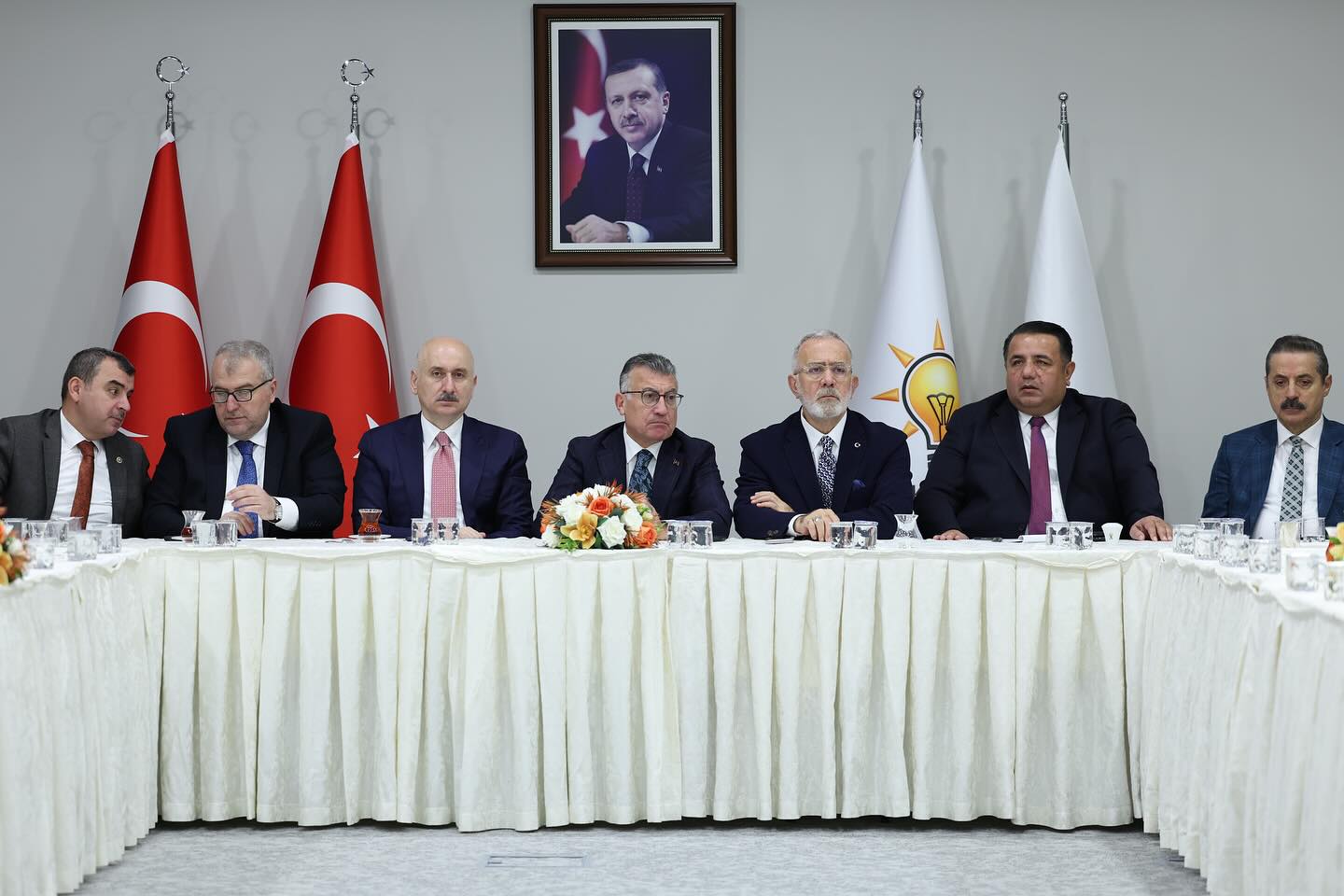 AK Parti’de Yol Haritası Masada: Erkan’dan Birlik Mesajı