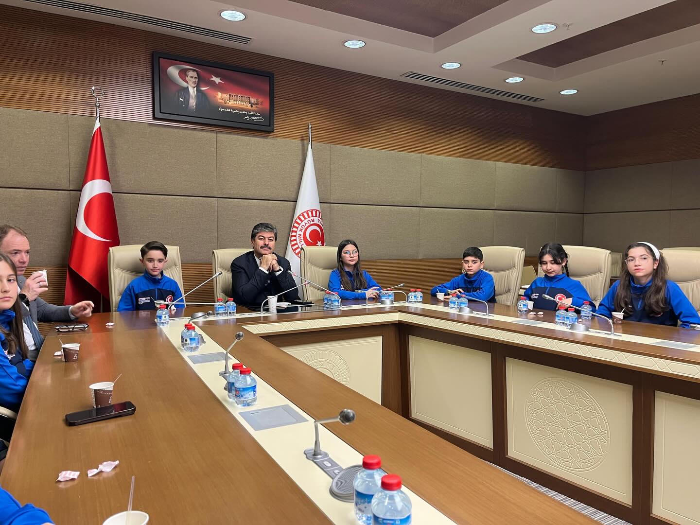 Necmettin Erkan, Muharrem Ertaş Güzel Sanatlar Müzik Ortaokulu Öğrencilerini Gazi Meclis’te Ağırladı