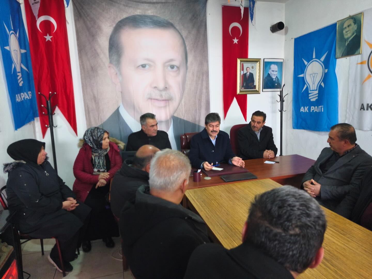 Necmettin Erkan Akçakent’te Teşkilatla İstişare Etti