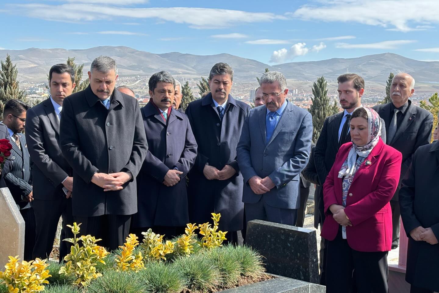 Necmettin Erkan, İçişleri Bakanı Mustafa Çiftçi ile Neşet Ertaş’ı Kabri Başında Andı