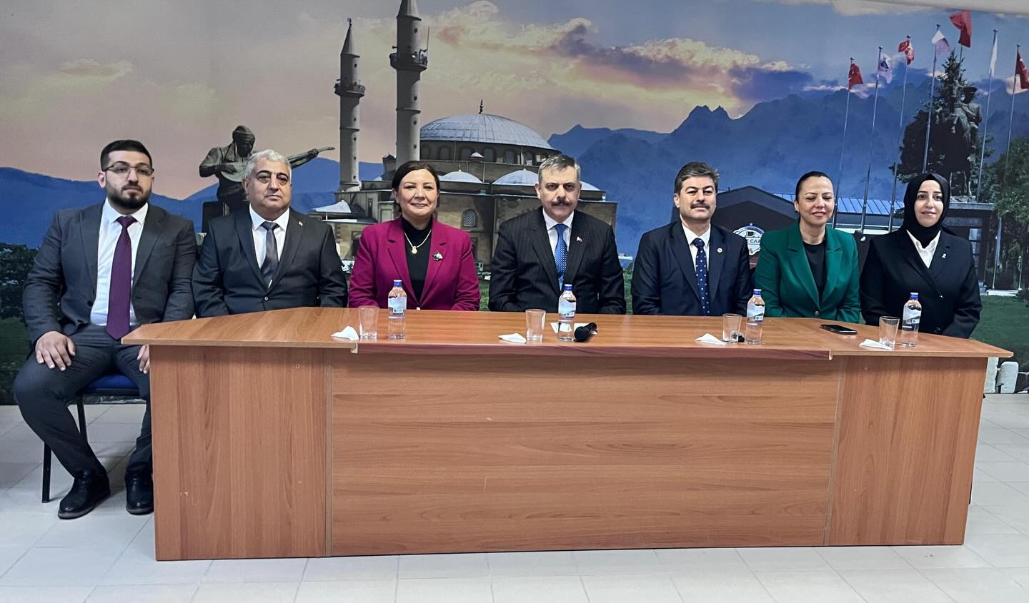 Necmettin Erkan, İçişleri Bakanı Mustafa Çiftçi ile AK Parti Kaman İlçe Başkanlığı’nı Ziyaret Etti